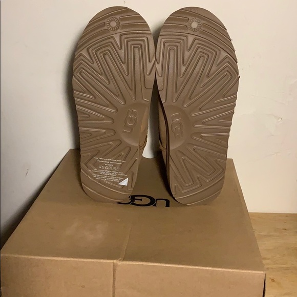 Uggs - Picture 8 of 8